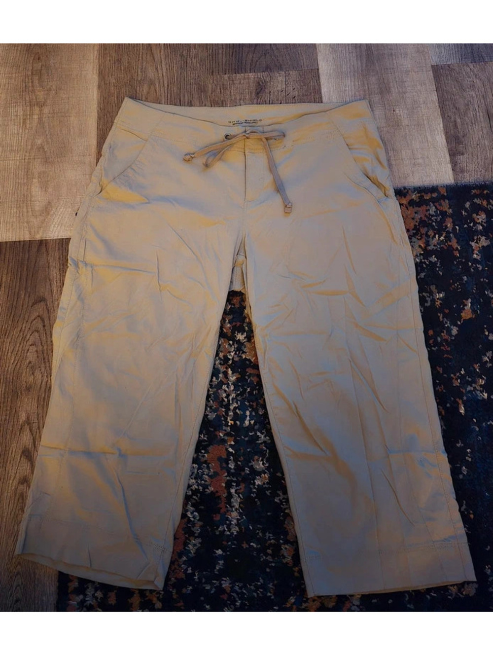 Columbia Omni-Shield Capris Womens Size 8 Tan Khaki Drawstring Hiking Pants